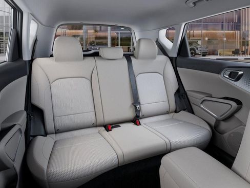 New 2025 Kia Soul LX w/ LX Technology Package FWD image 16