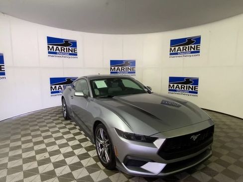 Used 2025 Ford Mustang Premium RWD image 4