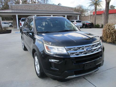 Used 2018 Ford Explorer XLT w/ Equipment Group 202A image 3