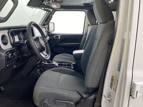 Used 2024 Jeep Wrangler Sahara image 13