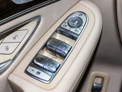 Used 2021 Mercedes-Benz GLC 300 w/ Premium Package image 27