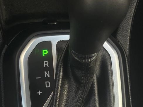 Used 2019 Jeep Renegade Latitude w/ Safety & Security Group II FWD image 33