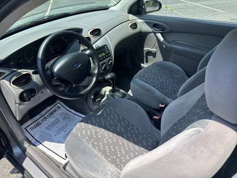 Used 2002 Ford Focus ZX3 Hatchback FWD image 5