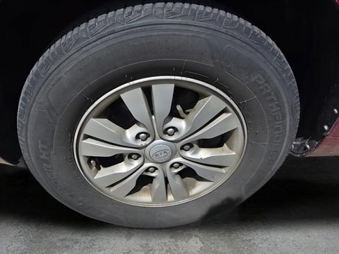 Used 2012 Kia Sedona LX w/ PWR Pkg FWD image 17