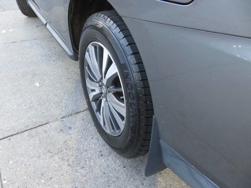 Used 2017 Nissan Pathfinder S image 34