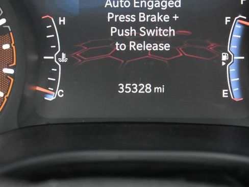 Used 2025 Jeep Compass Limited image 17