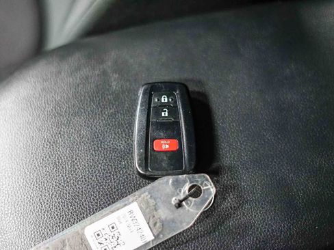 Certified 2024 Toyota RAV4 XLE FWD image 31