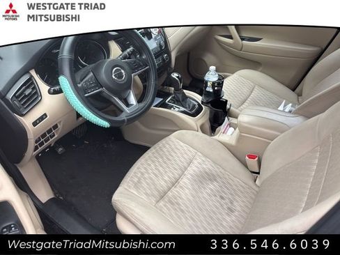 Used 2017 Nissan Rogue S image 5