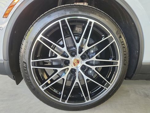 New 2026 Porsche Macan 4 Electric AWD/4WD image 10