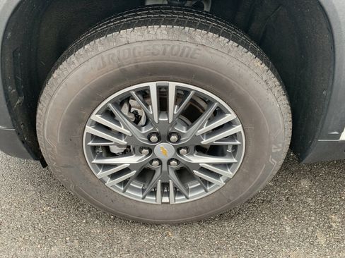 Used 2024 Chevrolet Traverse LT image 9