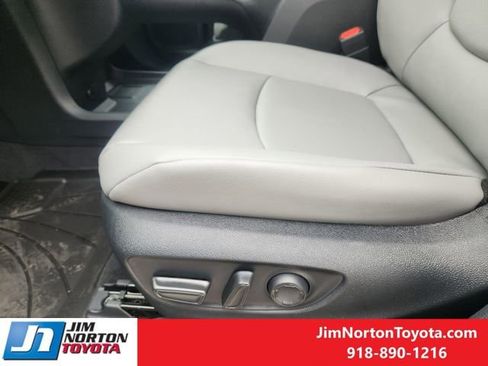New 2026 Toyota Sienna XLE FWD image 19