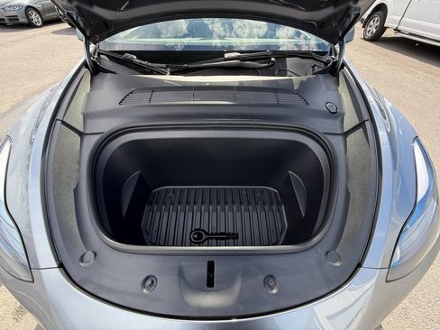 Used 2024 Tesla Model Y Long Range AWD/4WD image 23