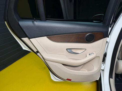 Used 2019 Mercedes-Benz GLC 300 image 19