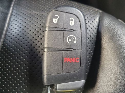 Used 2019 Jeep Cherokee Limited image 32