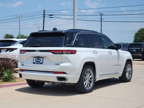 Used 2025 Jeep Grand Cherokee Summit AWD/4WD image 3