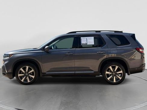 Used 2025 Honda Pilot Touring image 10
