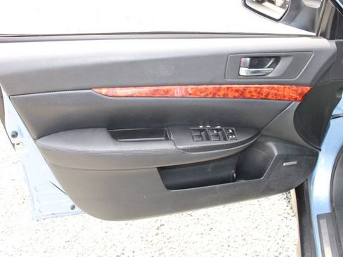 Used 2010 Subaru Outback 2.5i Limited AWD/4WD image 21