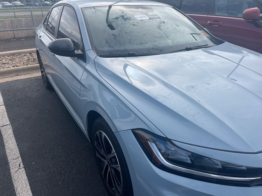Used 2025 Volkswagen Jetta Sport FWD image 3