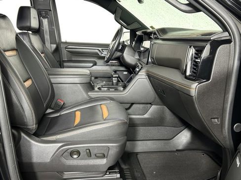 Used 2024 GMC Sierra 1500 AT4 w/ AT4 Premium Package image 8