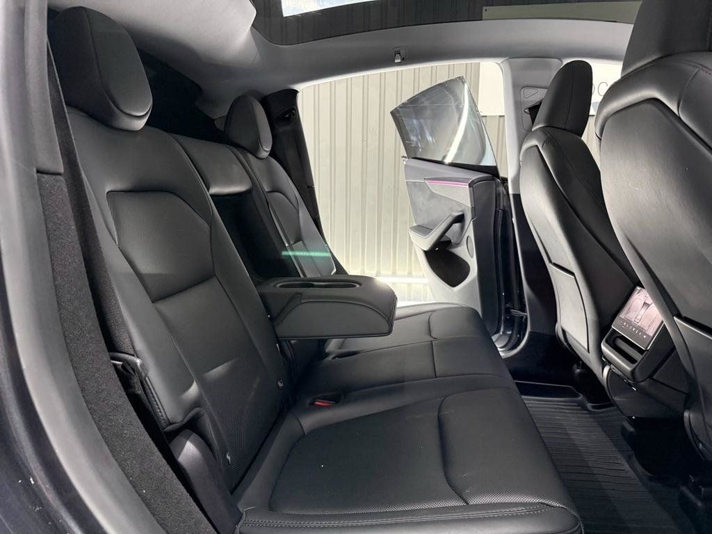 Used 2026 Tesla Model Y Long Range AWD/4WD image 29