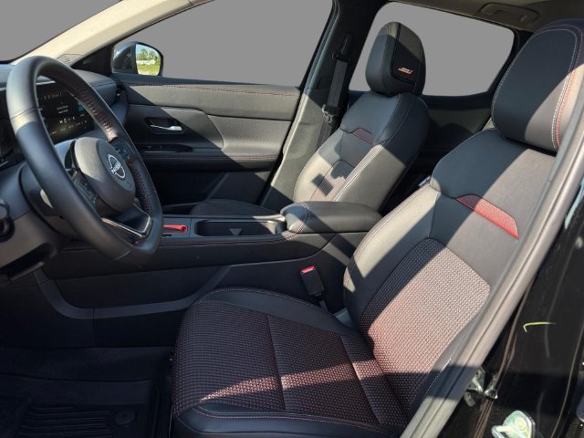Certified 2025 Nissan Kicks SR w/ SR Premium Package AWD/4WD image 15