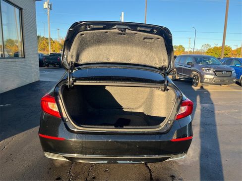 Used 2018 Honda Accord LX image 11