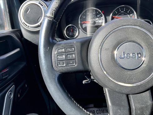 Used 2014 Jeep Wrangler Rubicon w/ Power Convenience Group image 16