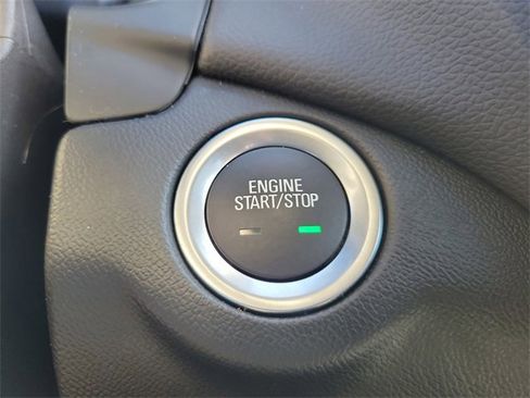 Used 2023 Chevrolet Equinox LT image 31