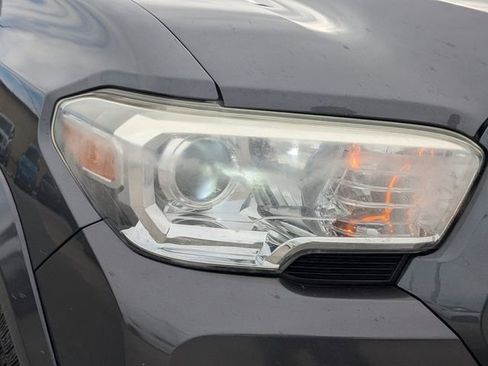 Used 2019 Toyota Tacoma SR5 image 9