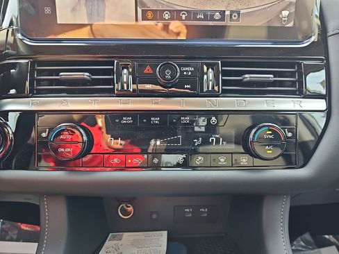 New 2026 Nissan Pathfinder SL w/ SL Premium Package FWD image 27