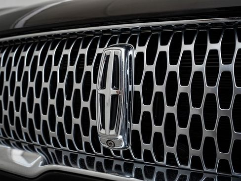 Used 2022 Lincoln Nautilus Reserve w/ Equipment Group 201A image 3