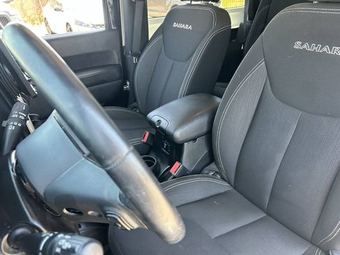 Used 2016 Jeep Wrangler Sahara w/ Connectivity Group AWD/4WD image 19
