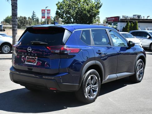 Used 2025 Nissan Rogue SV FWD image 8