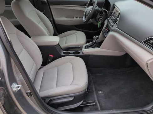 Used 2017 Hyundai Elantra SE w/ Cargo Package image 26