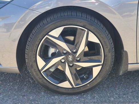 Used 2023 Hyundai Elantra Limited image 19