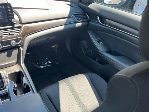 Used 2018 Honda Accord EX image 19