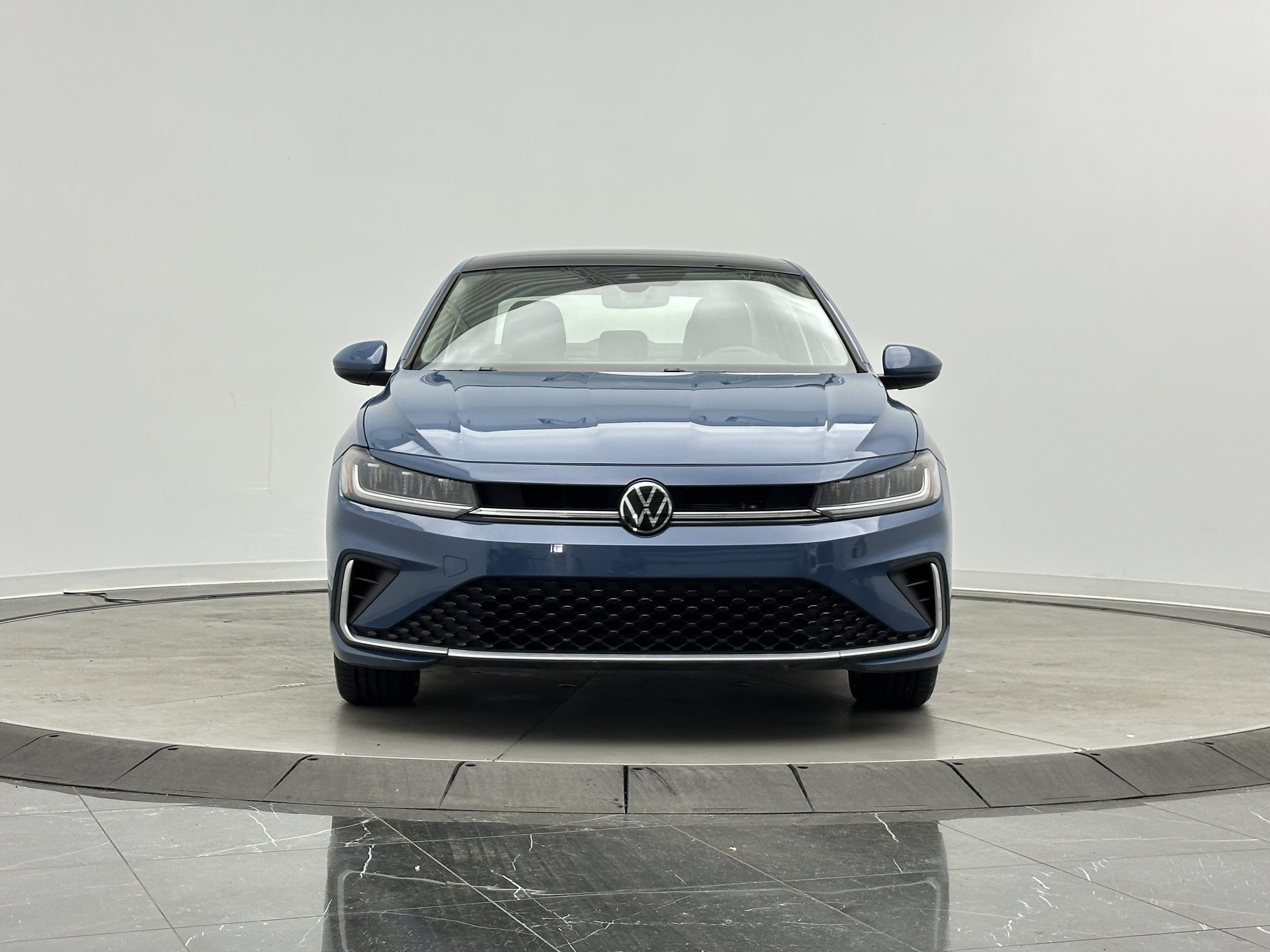 Used 2026 Volkswagen Jetta SE FWD image 2