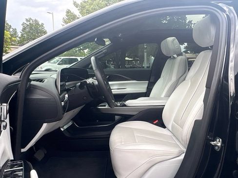 Used 2024 Cadillac Lyriq Luxury AWD/4WD image 11