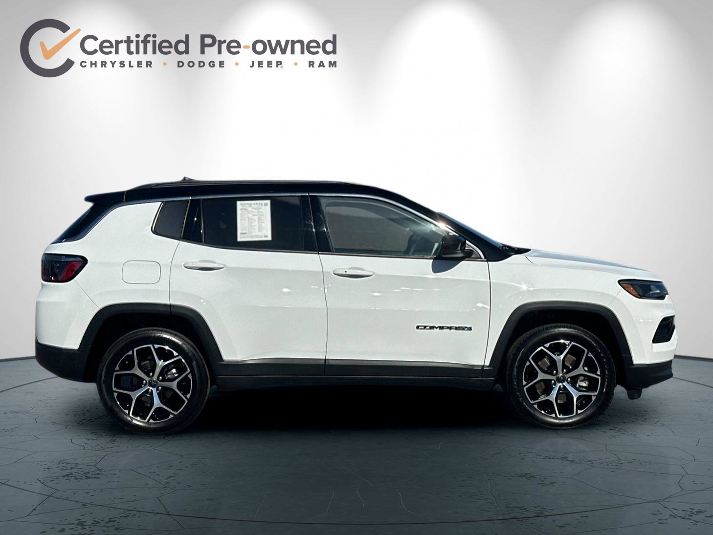 Used 2025 Jeep Compass Limited AWD/4WD image 3