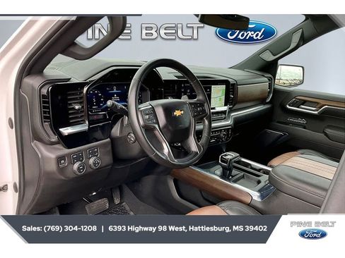 Used 2024 Chevrolet Silverado 1500 High Country AWD/4WD image 12