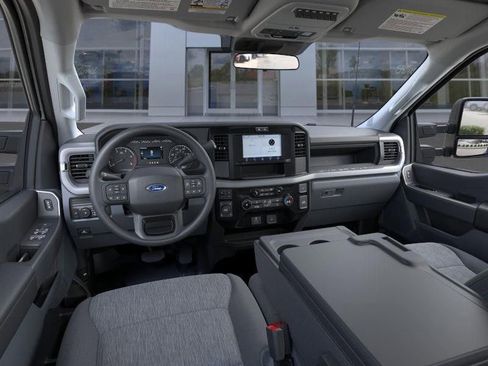 New 2026 Ford F350 4x4 Crew Cab Super Duty image 9