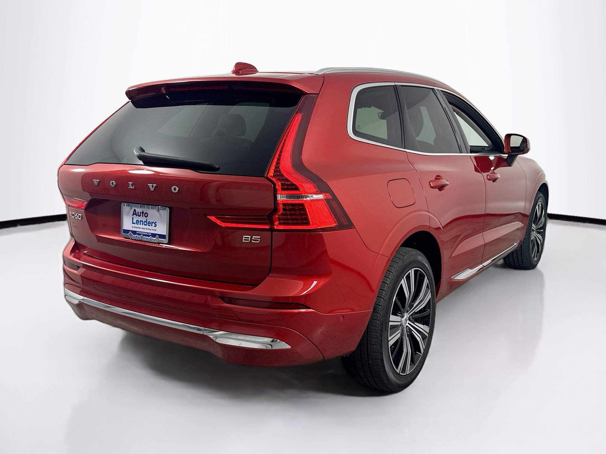Used 2023 Volvo XC60 B5 Plus FWD image 5