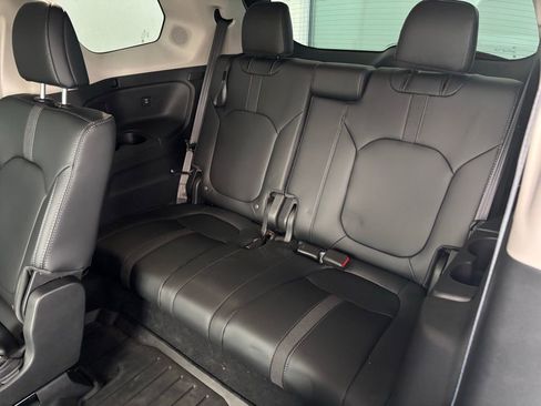 Used 2025 Honda Pilot Touring image 14