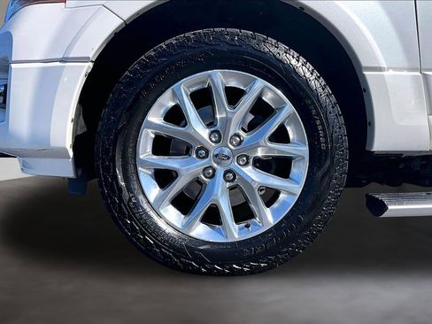 Used 2015 Ford Expedition Limited w/ Equipment Group 301A AWD/4WD image 9