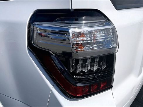 Used 2017 Toyota 4Runner TRD Off-Road AWD/4WD image 28
