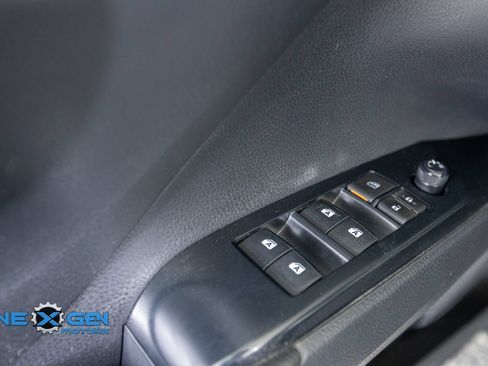 Used 2018 Toyota Camry LE w/ Convenience Package FWD image 12