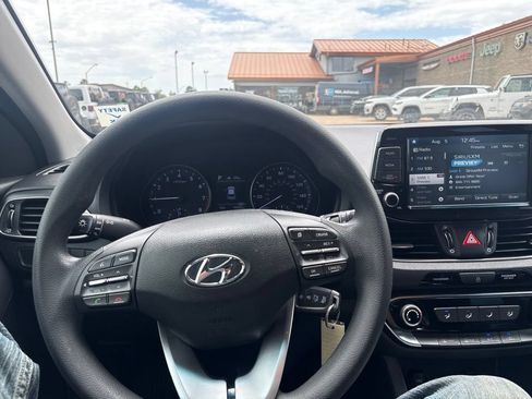 Used 2018 Hyundai Elantra GT FWD image 28