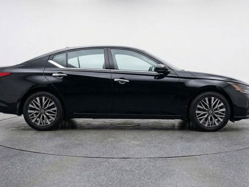 Used 2025 Nissan Altima 2.5 SV image 11