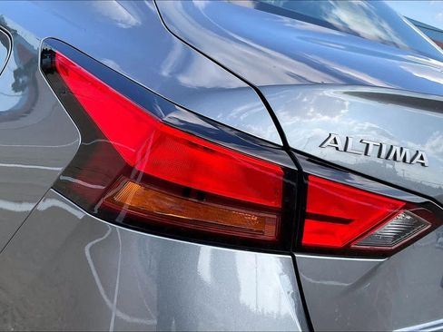 Used 2025 Nissan Altima 2.5 SV FWD image 29