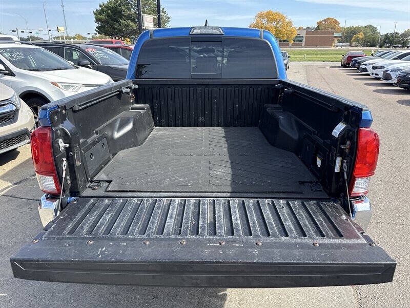 Used 2017 Toyota Tacoma TRD Off-Road w/ Tow Package AWD/4WD image 21
